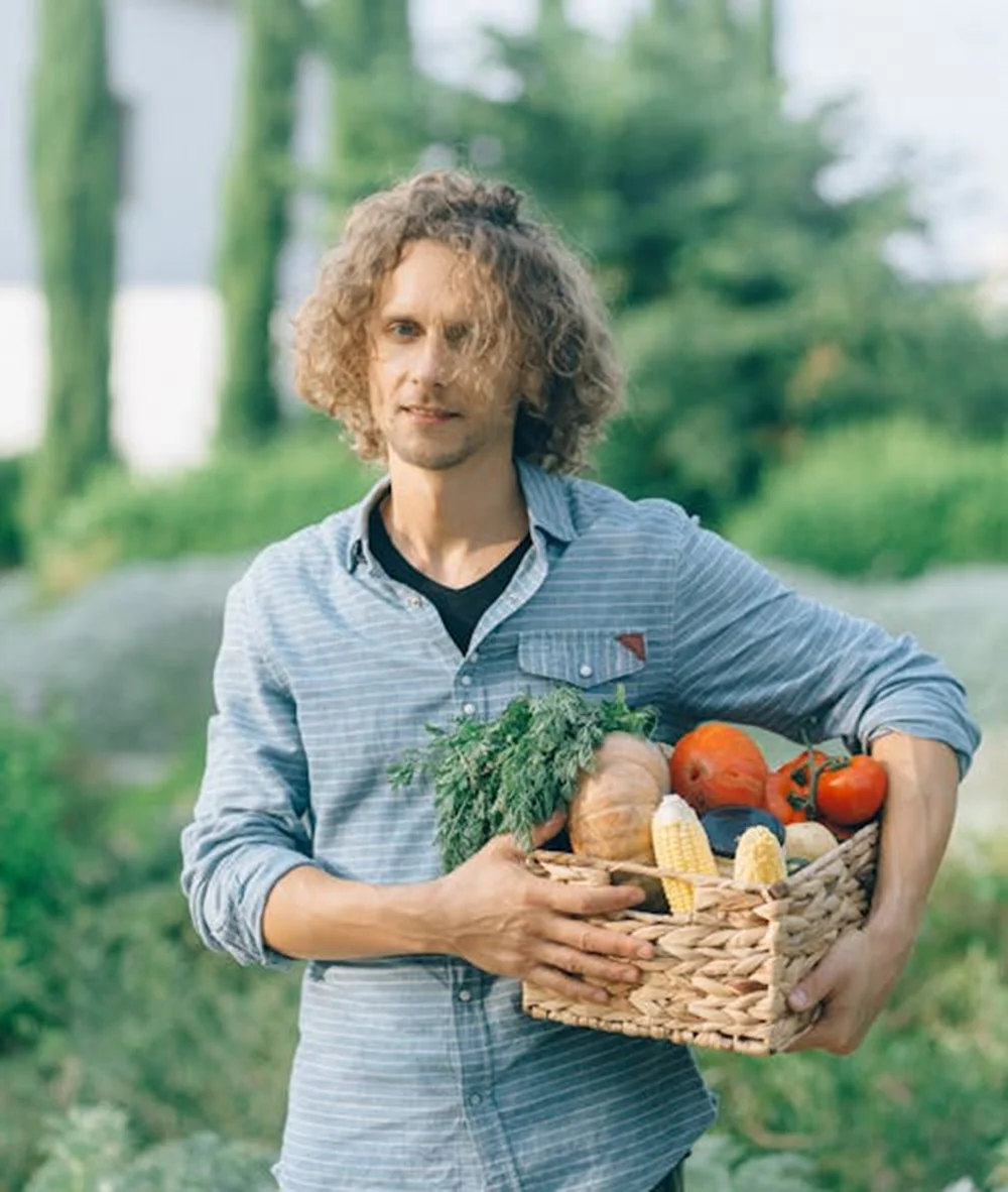 Organic farms avoid toxic inputs, improve soil health, grow clean, sustainable food that supports nature.